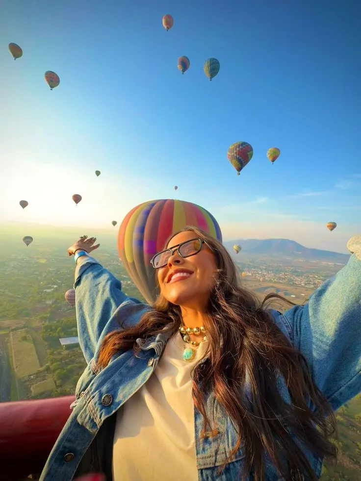 Kinder schauen über den Ballonkorb